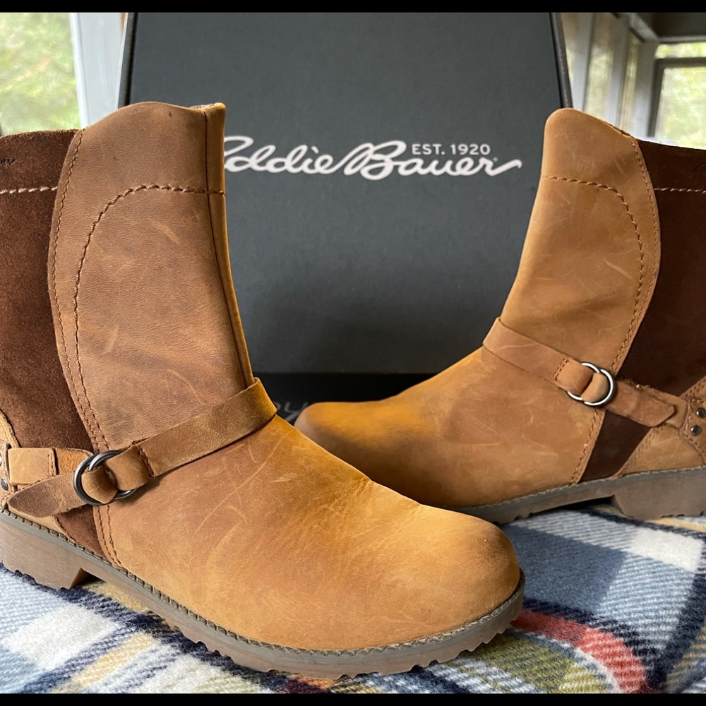 Eddie Bauer water proof leather women’s boots in a oak/tan color